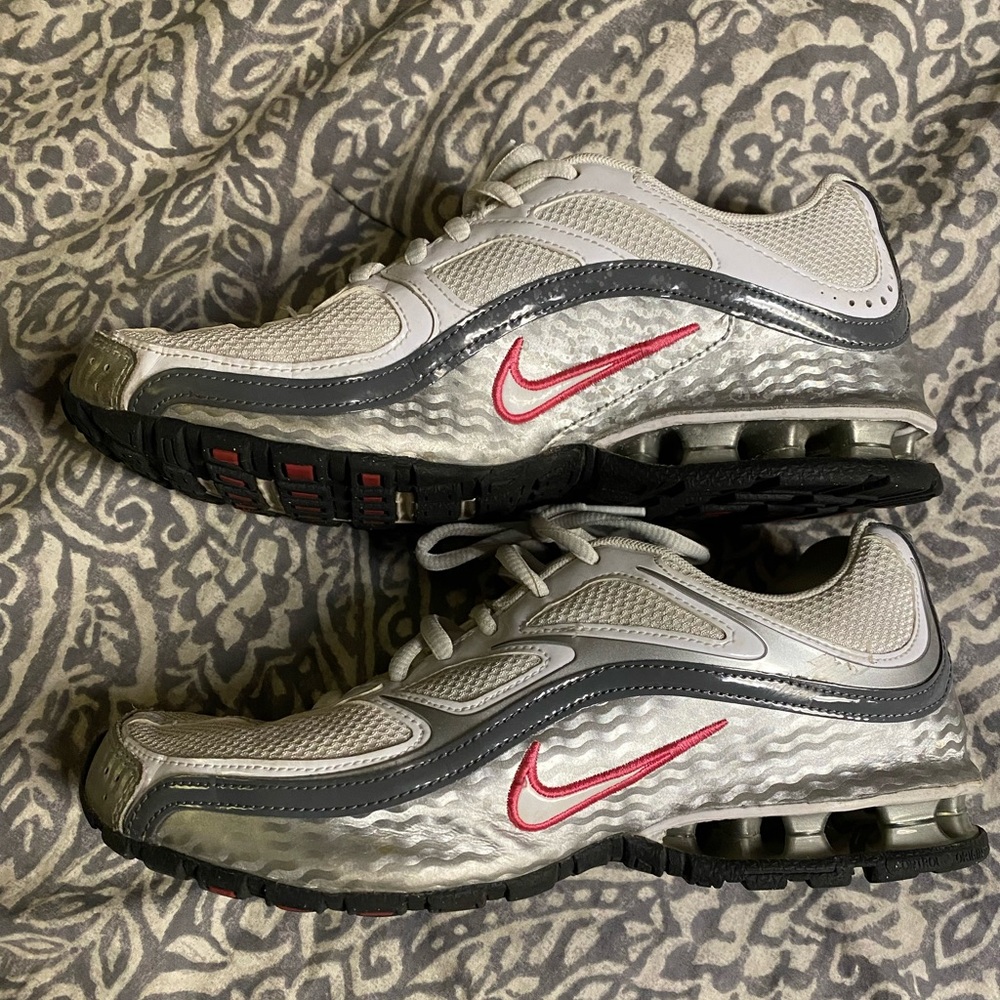 Nike Reax tennis shoe, women’s
